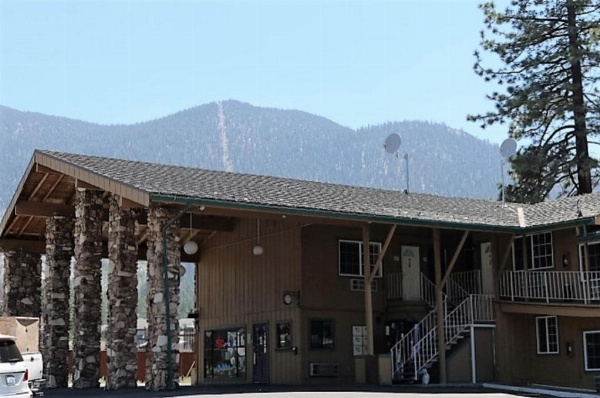 Blue Jay Lodge image 27